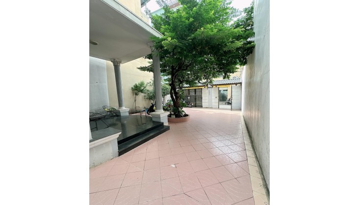 Bán biệt thự Cộng Hoà, P4, Tân Bình, 231m2, 3 tầng, ngang 7,6m, đẹp tuyệt